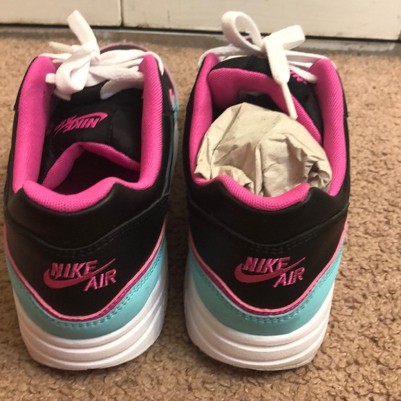 Nike Max - Picture 4 of 5